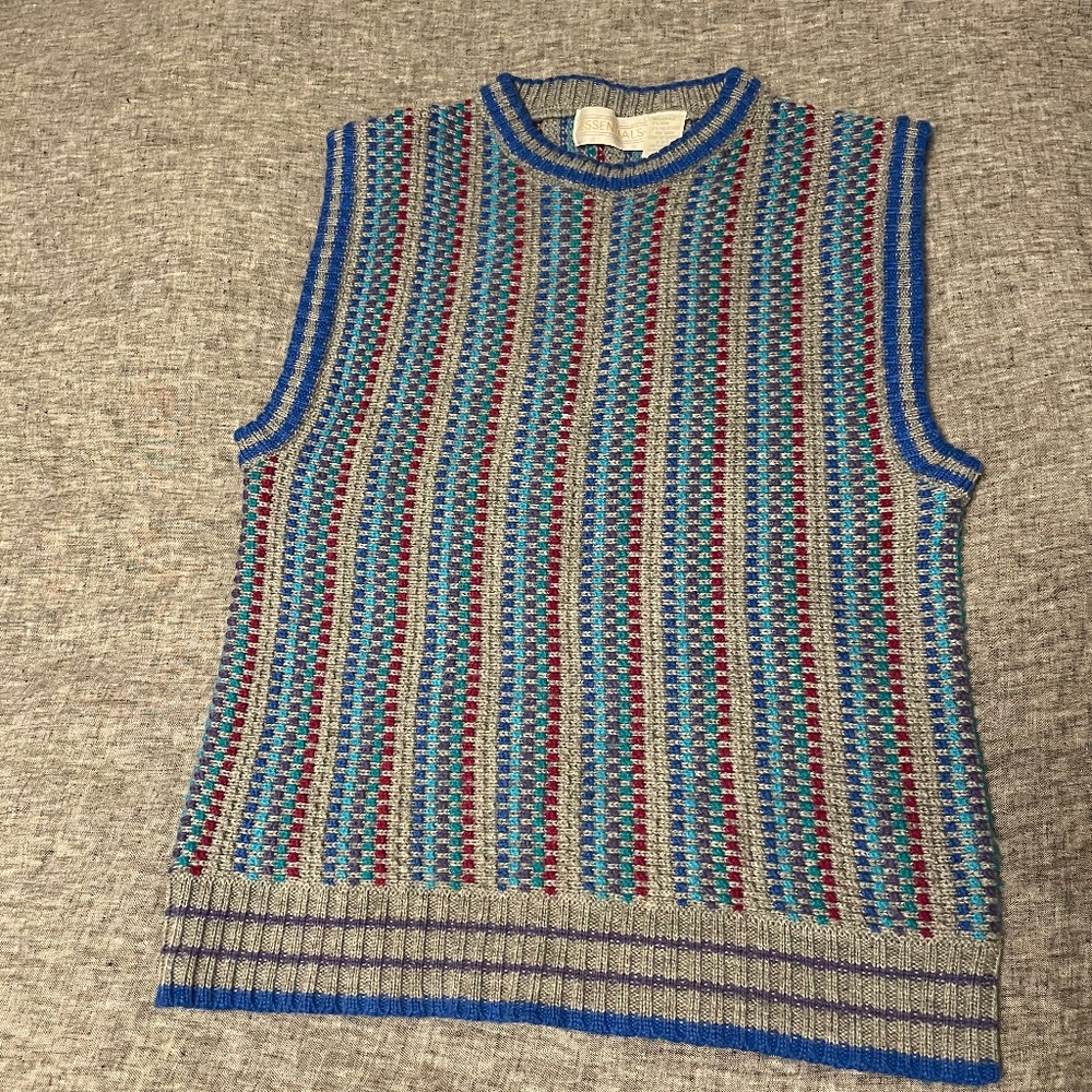Beautiful vintage multicolor knit vest
